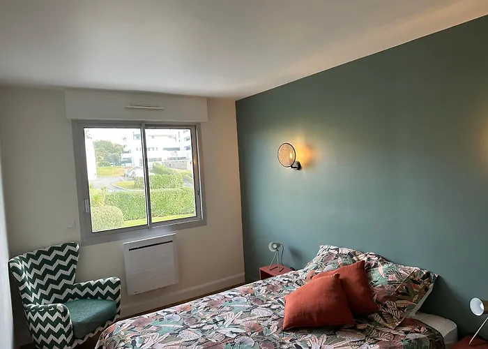 Vue A 100m Des Plages, Classe 4*